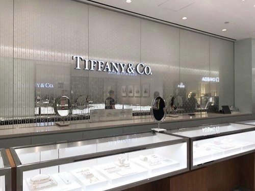 À qui appartient Tiffany & Co maintenant