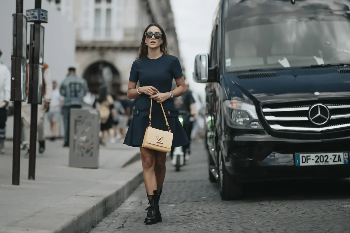 Tamara Kalinic portant un sac Louis Vuitton Twist