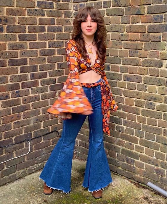 Casual 70s Outfits  Flared Jeans with Floral Flared Top
